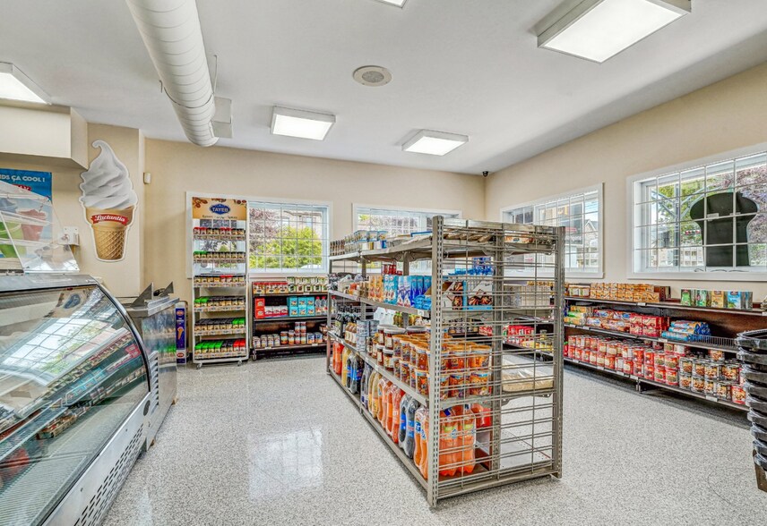 More Photos Of 1301 Rue Notre-Dame, Repentigny Storefront Retail Residential For Sale