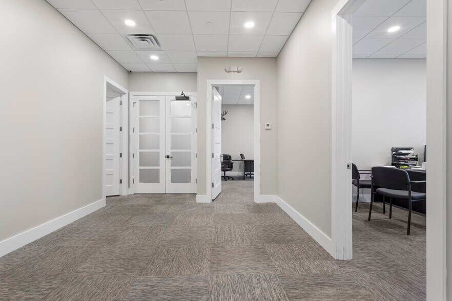 More Photos Of 13334 Seaway Rd, Gulfport Office For Lease