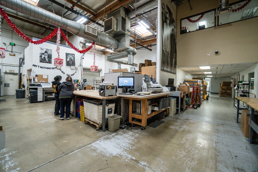 More Photos Of 10941 La Tuna Cyn, Sun Valley Warehouse For Lease