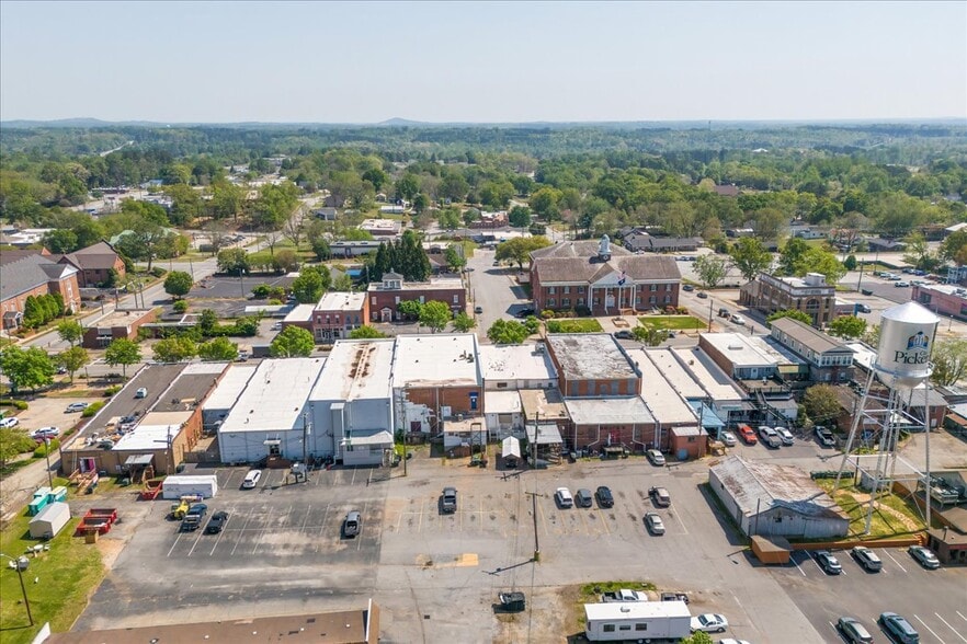 More Photos Of 303 E Main St, Pickens General Retail For Sale