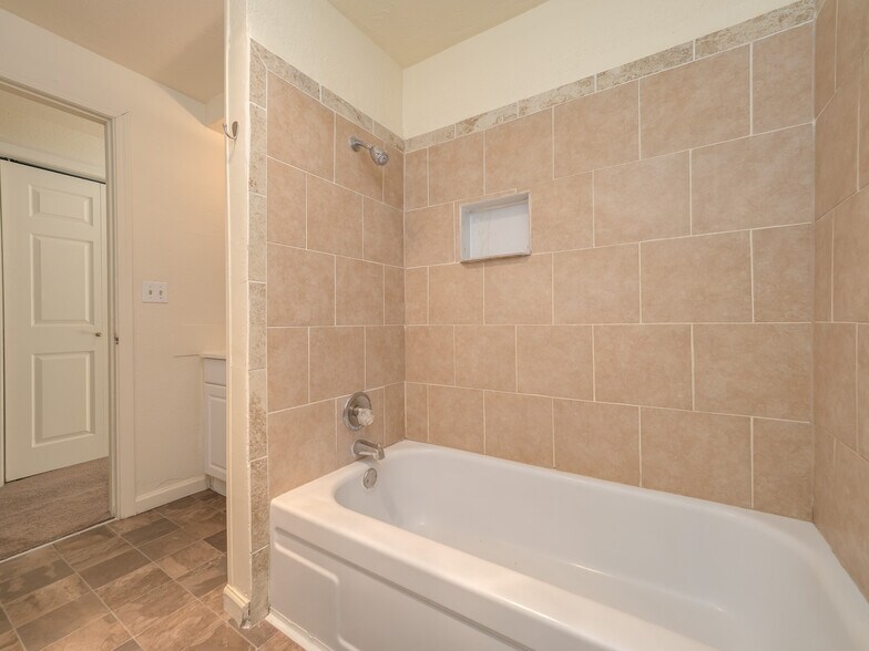 More Photos Of 1581 James St, Woodburn Multifamily For Sale