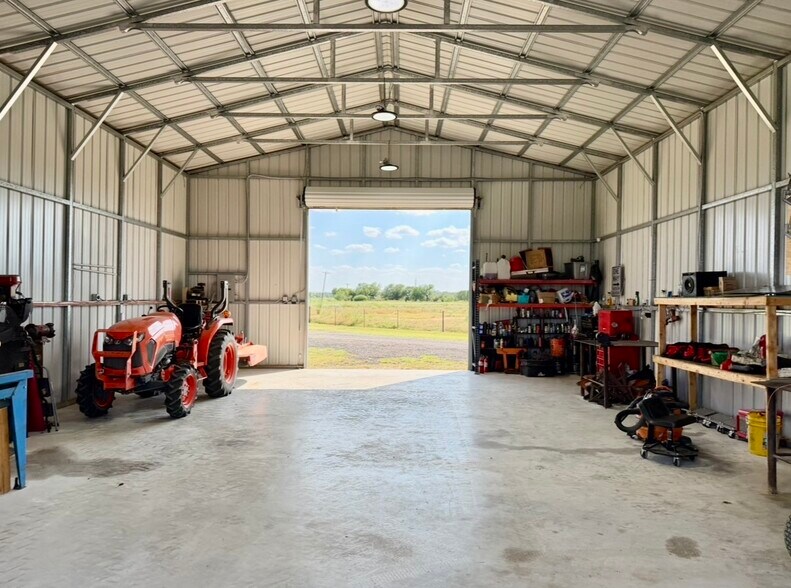 More Photos Of 14951 Interstate 35 Expy, Moore Flex For Sale