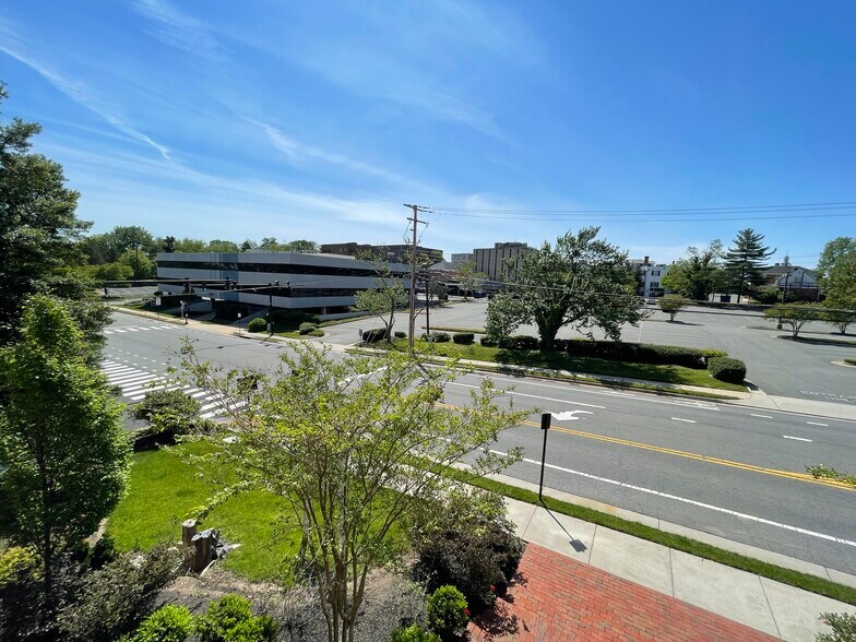 More Photos Of 4041 University Dr, Fairfax Medical For Lease