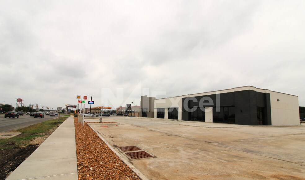 More Photos Of 9179 FM 78, Converse Storefront For Lease