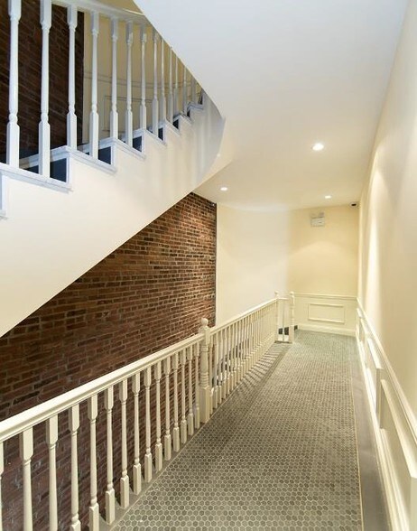 More Photos Of 228 Thompson St, New York Apartments For Lease