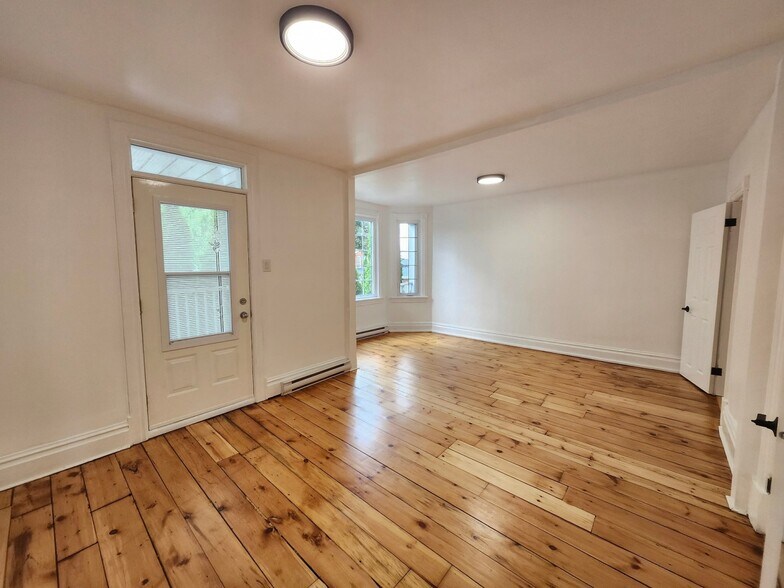 More Photos Of 301-307 Boul Du Havre, Salaberry-de-valleyfield Apartments For Sale