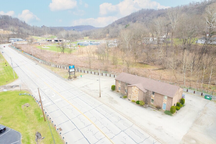 More Photos Of 1080 Long Run Rd, McKeesport Office For Lease
