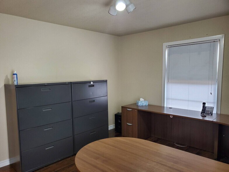 More Photos Of 5605 George Bush Dr, Katy Medical For Lease