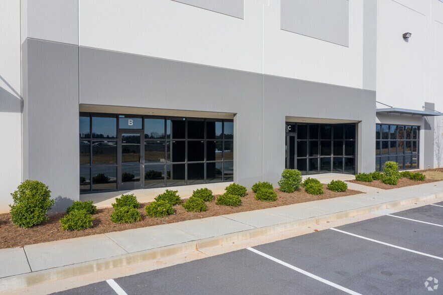 More Photos Of 2490 Dogwood Dr, Conyers Warehouse For Lease