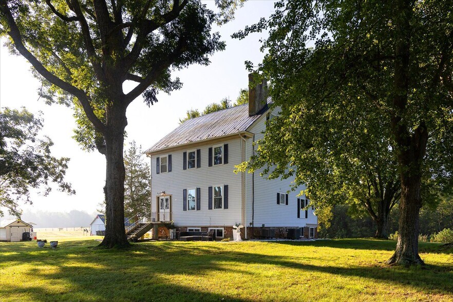 More Photos Of 667 Hustle Rd, Hustle Winery Vineyard For Sale