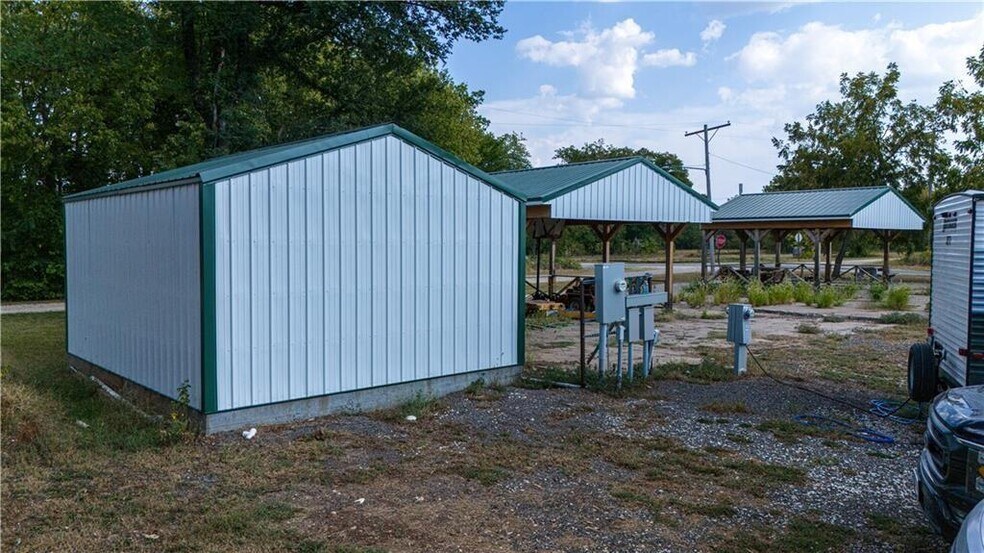 More Photos Of 74 2nd St, Moran Trailer Camper Park For Sale