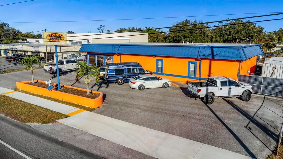 Primary Photo Of 2922 Grand Blvd, Holiday Flex For Lease