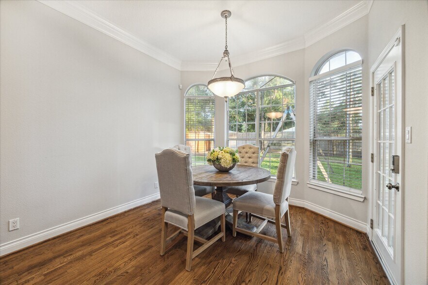 More Photos Of 8639 Bart Ln, Houston Office For Lease