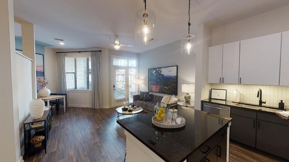 More Photos Of 810 E 7th St, Charlotte Apartments For Lease