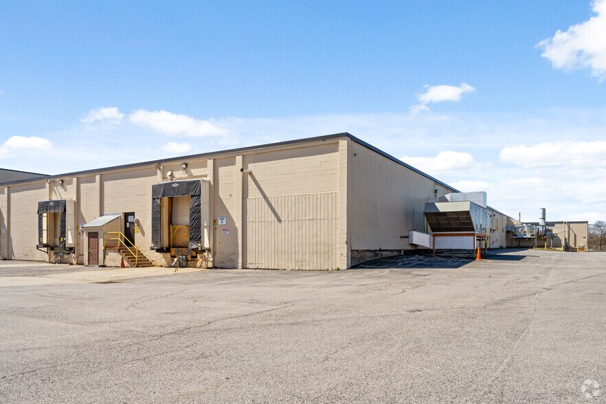 More Photos Of 7629 New York 5, Bloomfield Manufacturing For Lease