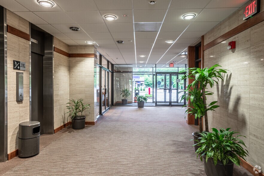 More Photos Of 653 Skippack Pike, Blue Bell Medical For Lease