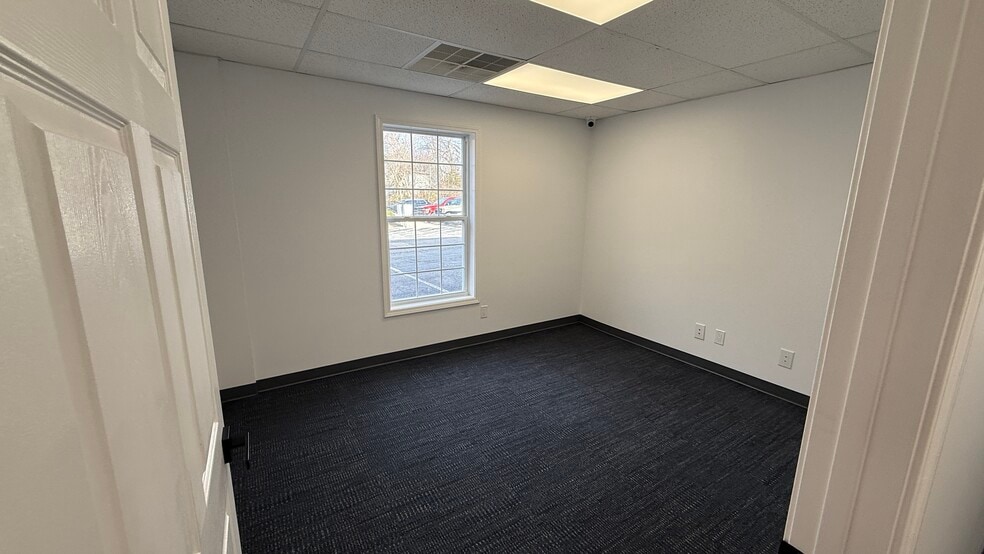 More Photos Of 11801 Brinley Ave, Louisville Medical For Lease