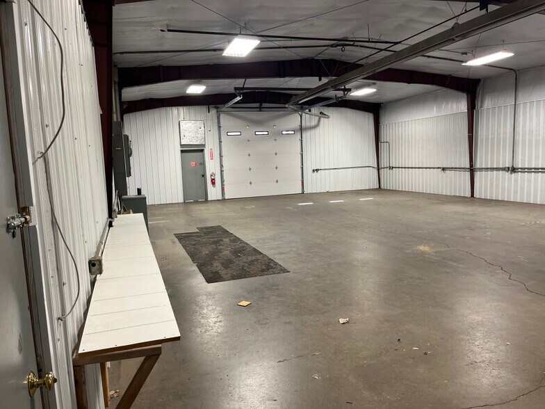 More Photos Of 908 E North St, Salina Warehouse For Lease
