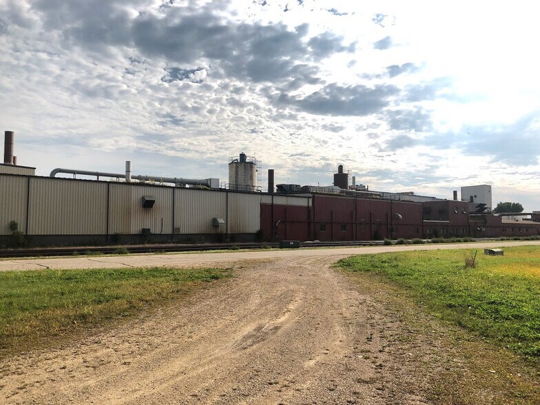 More Photos Of 520 N 8th St, Lake City Warehouse For Lease