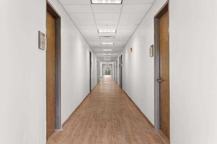 More Photos Of 2045 Space Park Dr, Houston Medical For Lease