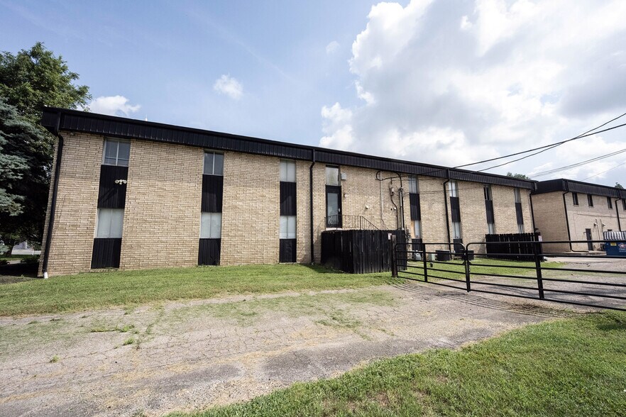 More Photos Of 5555 N Tacoma Ave, Indianapolis Office For Lease