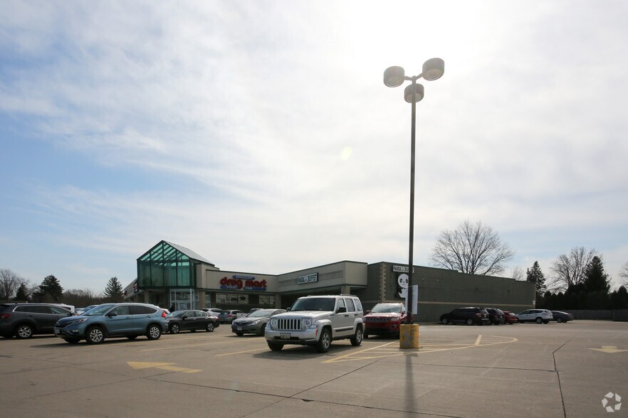 More Photos Of 3032 N Ridge Rd E, Ashtabula Drugstore For Sale