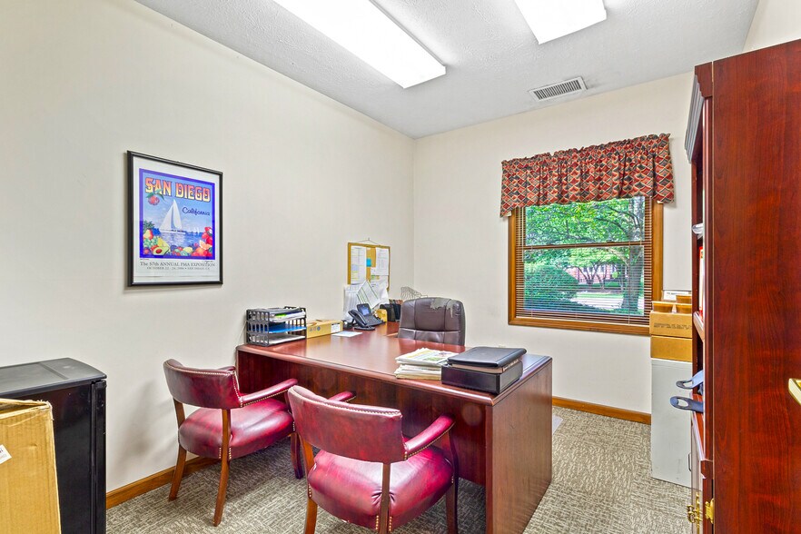 More Photos Of 1542 E Greyhound Pass, Carmel Medical For Lease