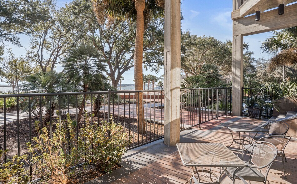 More Photos Of 916 Bay St, Beaufort Office For Sale