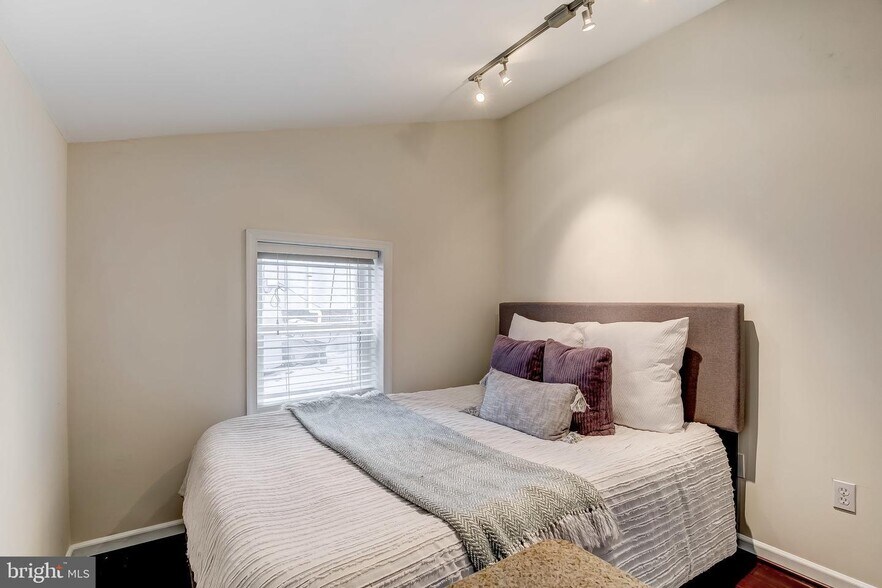 More Photos Of 1125 S Charles St, Baltimore Storefront Retail Residential For Sale