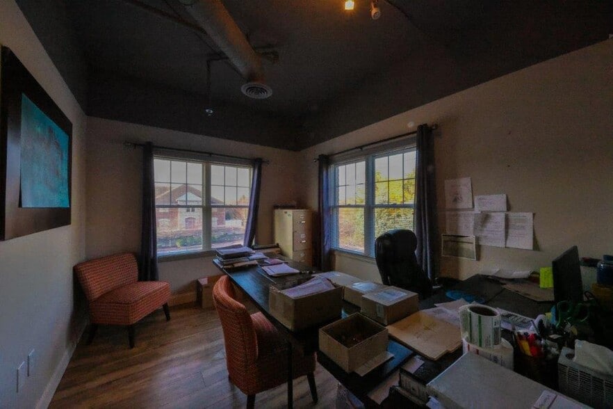 More Photos Of 10412 Allisonville Rd, Fishers Office For Sale