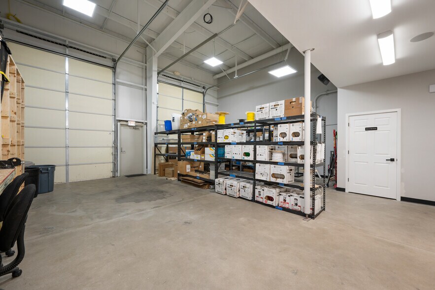 More Photos Of 12550 Promise Creek Ln, Fishers Light Distribution For Lease