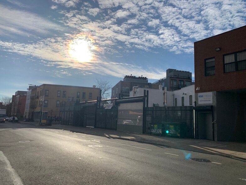 More Photos Of 95 Jefferson St, Brooklyn Industrial For Sale