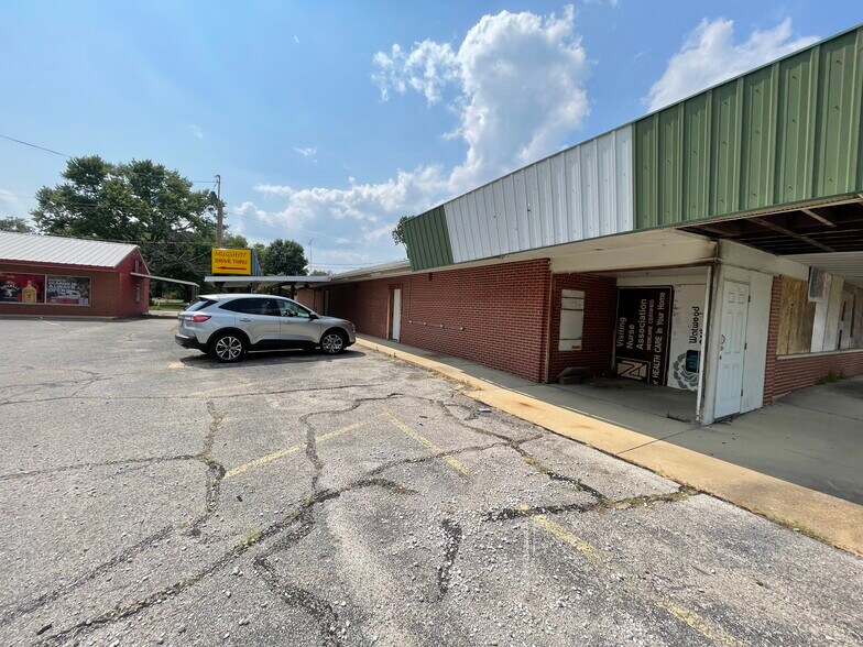 More Photos Of 211 Mine, Sandoval Supermarket For Lease