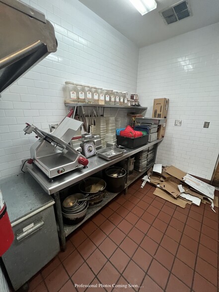 More Photos Of 200 Hill St, Jerome Hotel For Lease