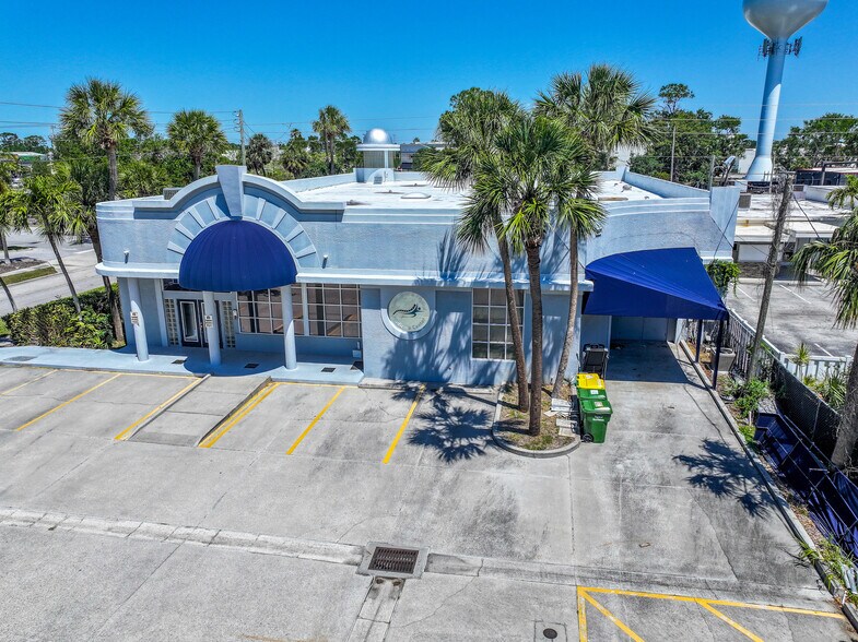 More Photos Of 2030 Bee Ridge Rd, Sarasota Office Residential For Sale