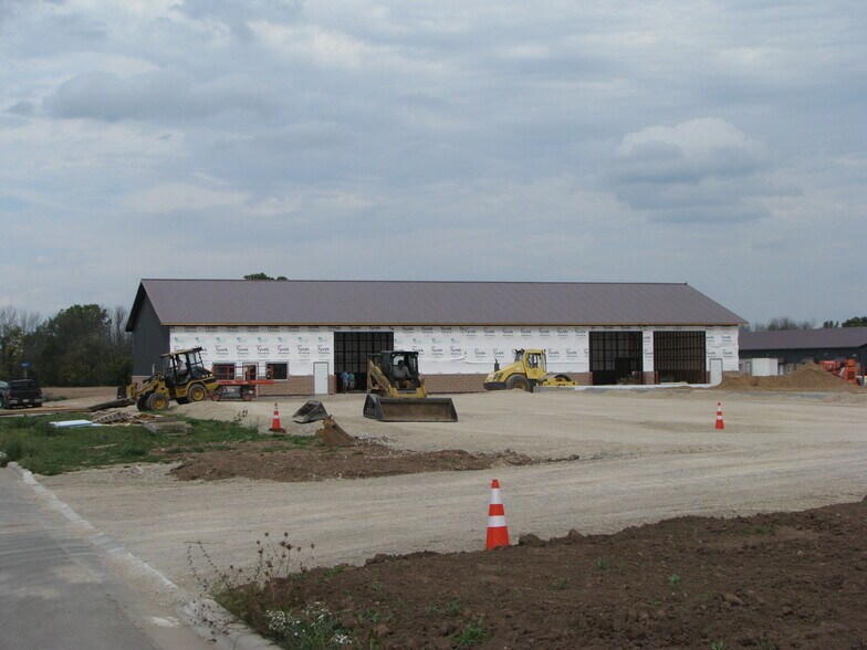 More Photos Of 3862 Norrie Dr, New Franken Showroom For Lease