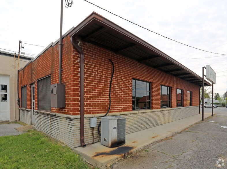 More Photos Of 3014 Christian Ave, Roanoke Storefront For Lease