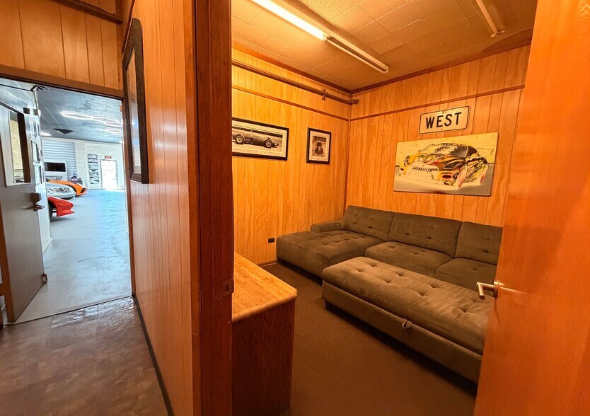 More Photos Of 1101 2nd St NW, Albuquerque Auto Repair For Sale