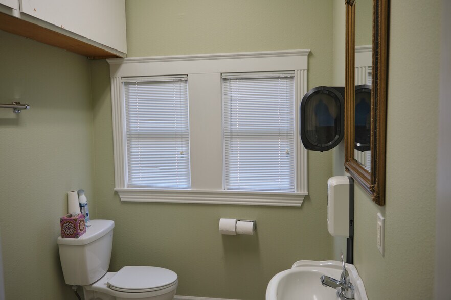 More Photos Of 1491 Commercial St SE, Salem Office Residential For Sale