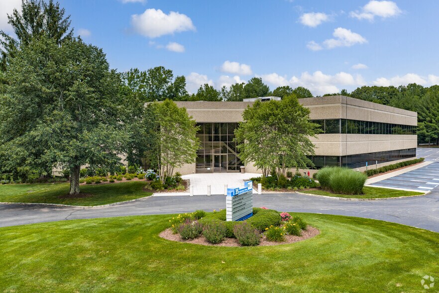 More Photos Of 35 Corporate Dr, Trumbull Medical For Lease