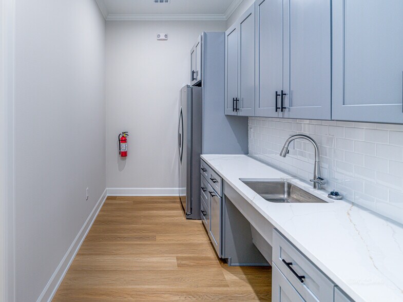 More Photos Of 1325 Main St, Katy Office Residential For Lease