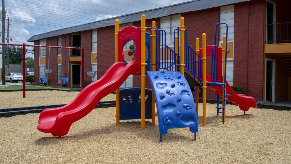 More Photos Of 701 Preston, Pasadena Apartments For Sale