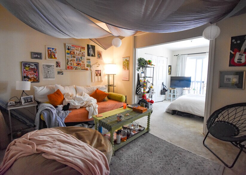 More Photos Of 2104 18th St NW, Washington Storefront Retail Residential For Lease