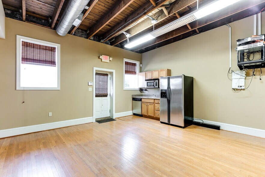 More Photos Of 1306-1308 W Main St, Richmond Storefront Retail Office For Sale