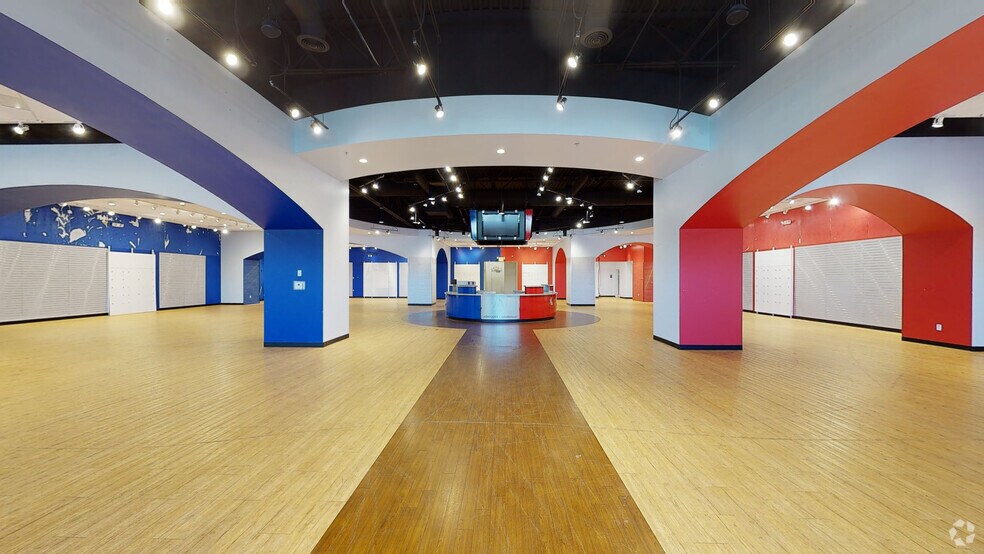 Primary Photo Of 4600 Shelbyville Rd, Louisville Unknown For Lease