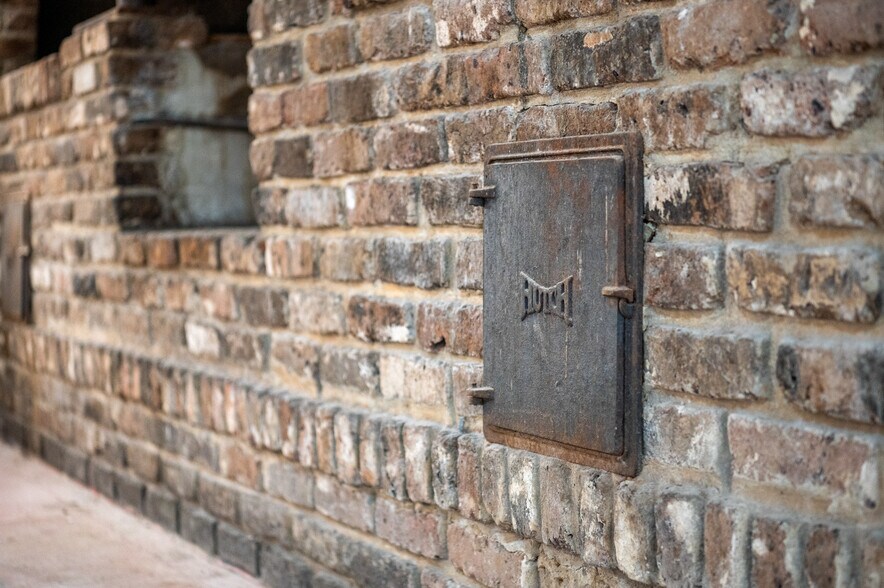 More Photos Of 350 Dauphin St, Mobile Restaurant For Lease