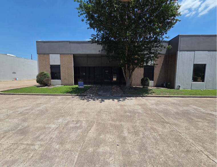 More Photos Of 10416 Rockley Rd, Houston Warehouse For Lease