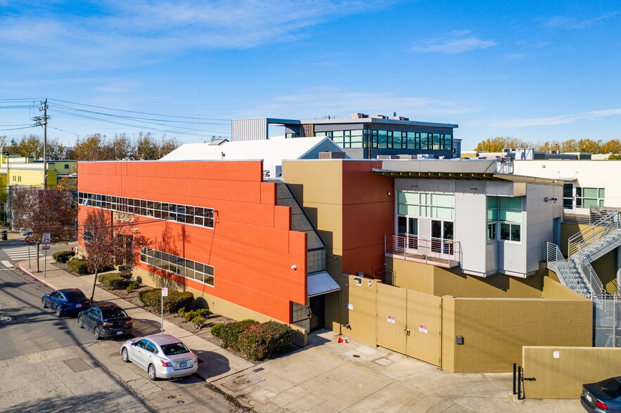 More Photos Of 6550 Vallejo St, Emeryville Research And Development For Lease