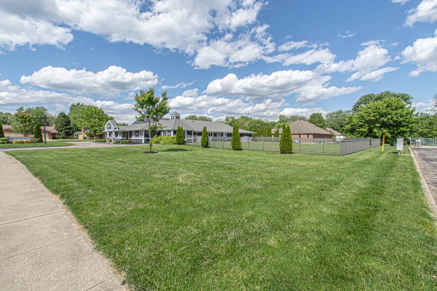 More Photos Of 1908 N Lakeman Dr, Bellbrook Storefront Retail Office For Sale