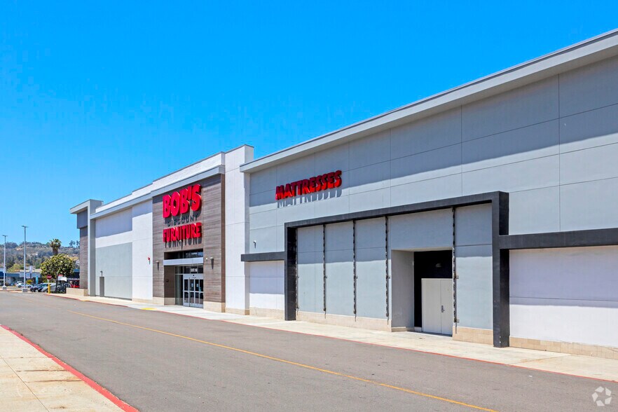 More Photos Of 415-761 Parkway Plaza, El Cajon Unknown For Lease